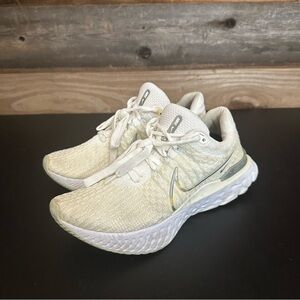 Nike Women's React Infinity Run Flyknit 3 White/Silver Running Shoes 8 Sneakers